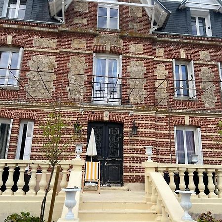 Villa Le Manoir De La Baronnie Norrey-en-Auge Exterior foto