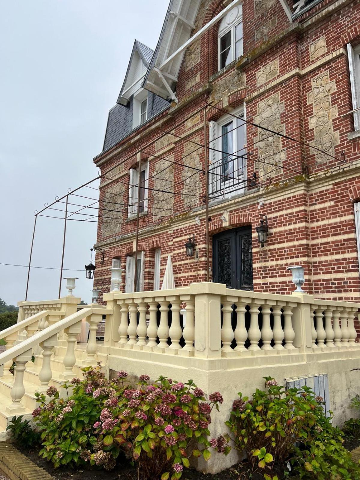 Villa Le Manoir De La Baronnie Norrey-en-Auge Exterior foto